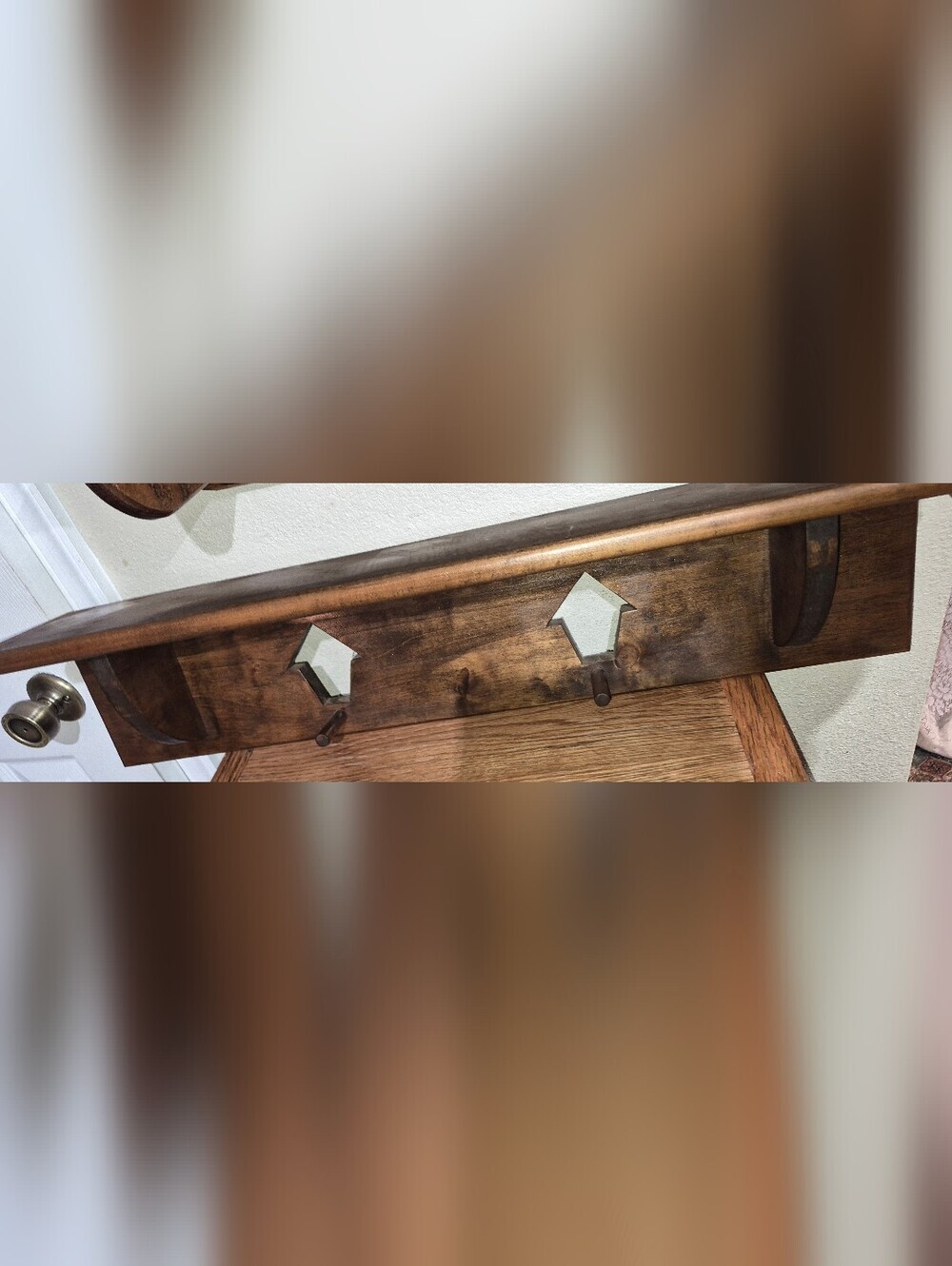 Large Old Country Wood Display Shelf, With 2 Peg Hooks - Picture 4 of 9